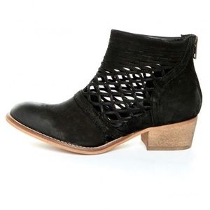 Rebels Cali Booties - Black NWOT